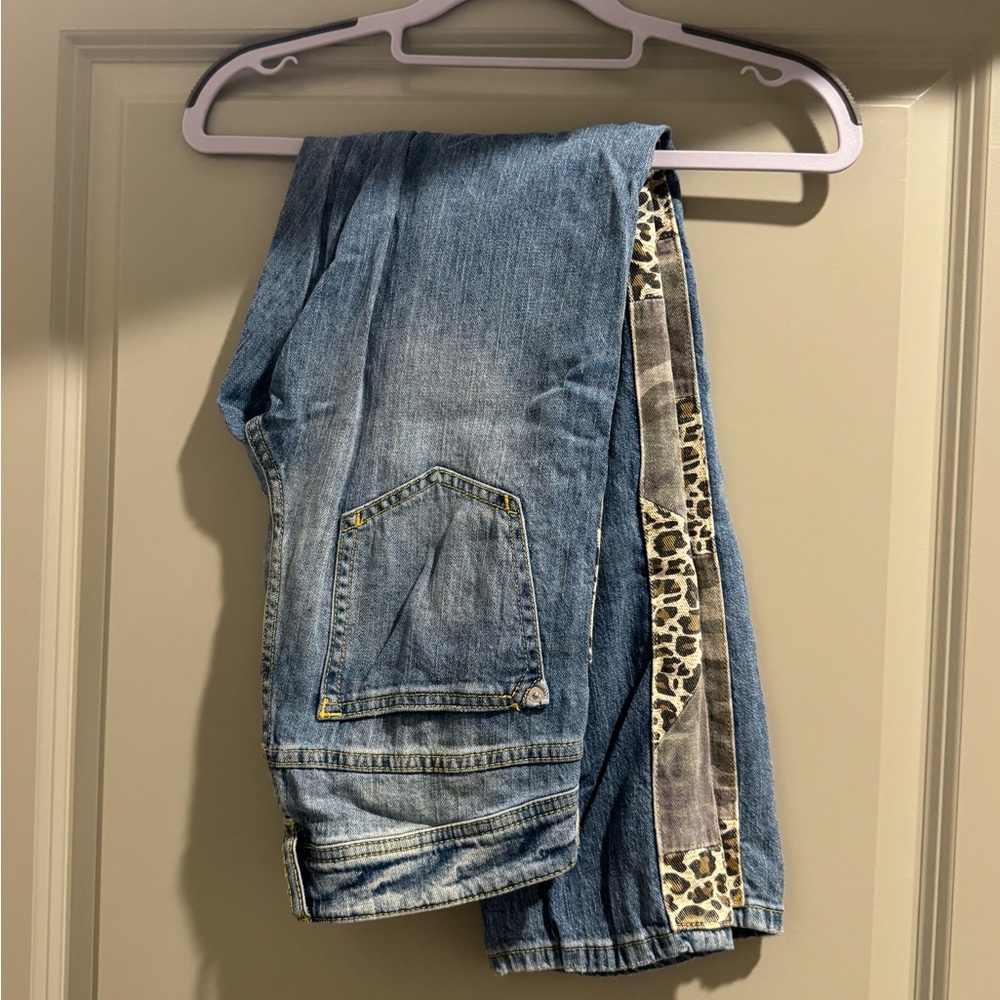 Animal print boyfriend jeans